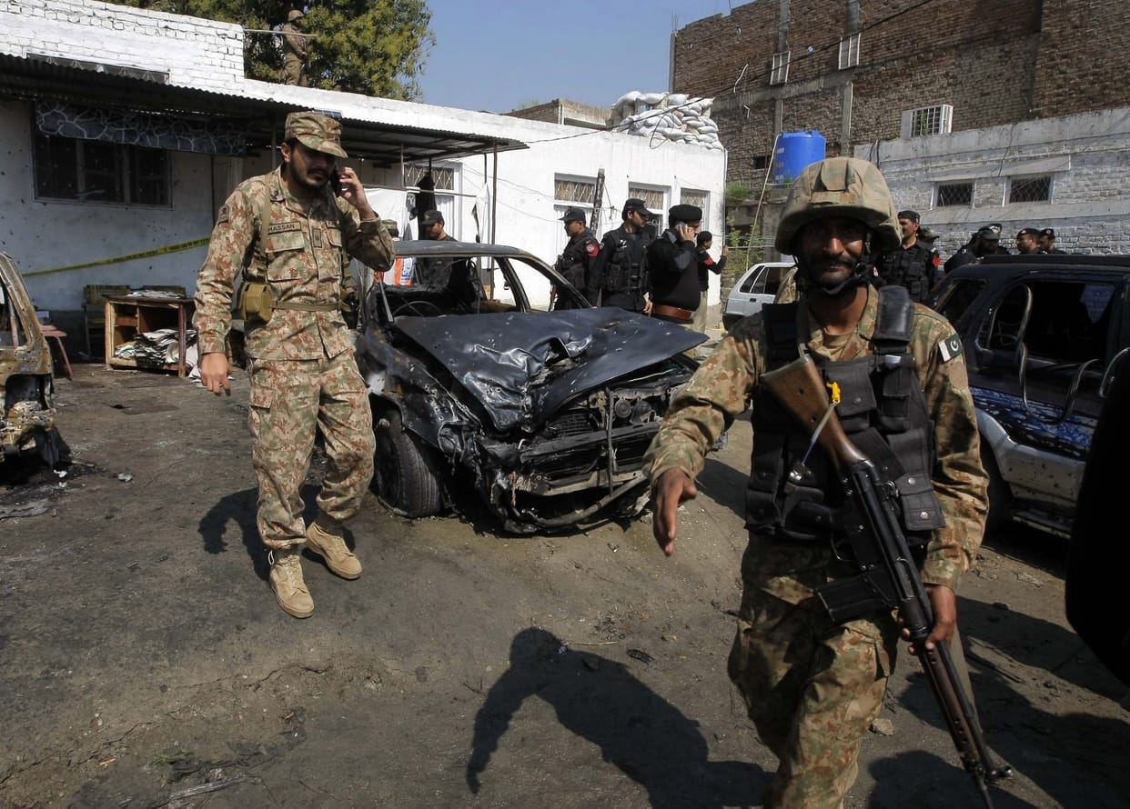 pakistan bomb blast killed nine policemen in balochistan suspect suicide attack