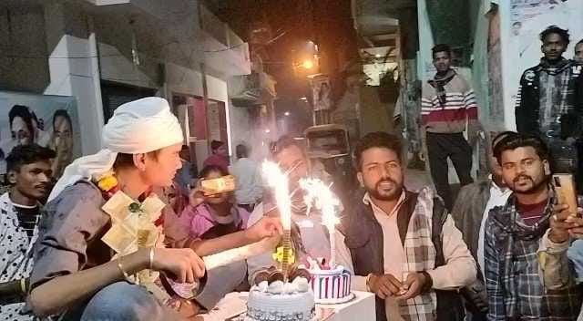 birthday celebration by cutting cake with sword at road in chandauli police is now searching