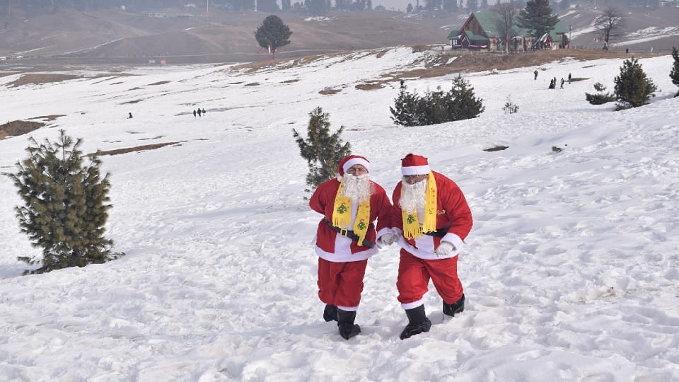 Jammu Kashmir Become Tourist Hotspot 22 lakh tourists visited in 2022 Home Ministry Year End Review 2022