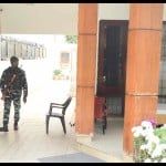 छापेमारी के दौरान चरणजीत बजाज के परिसर में तैनात जवान।