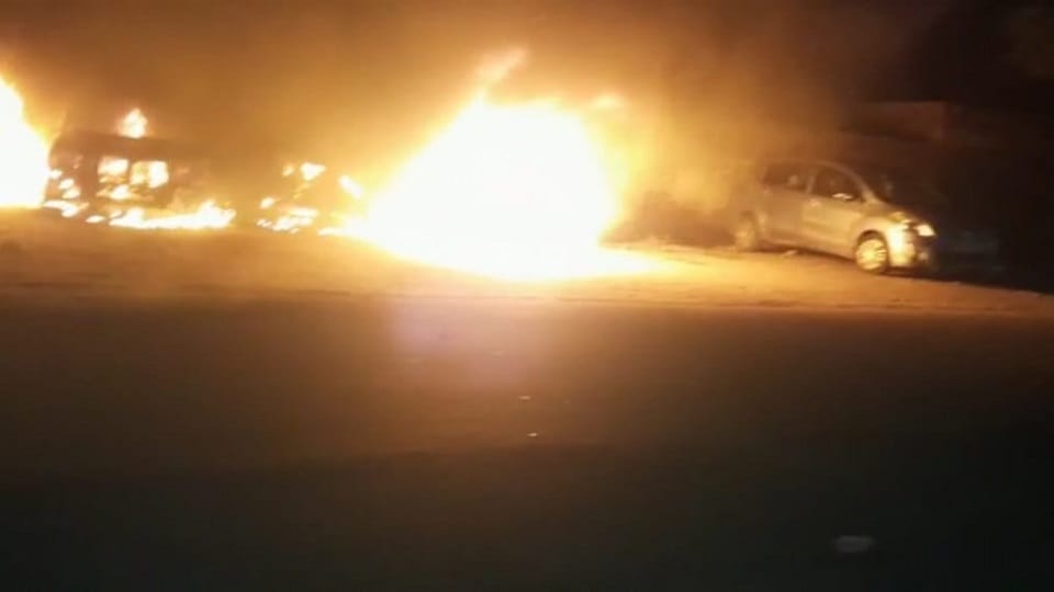 Four cars burnt to ashes simultaneously due to fire in Mathura