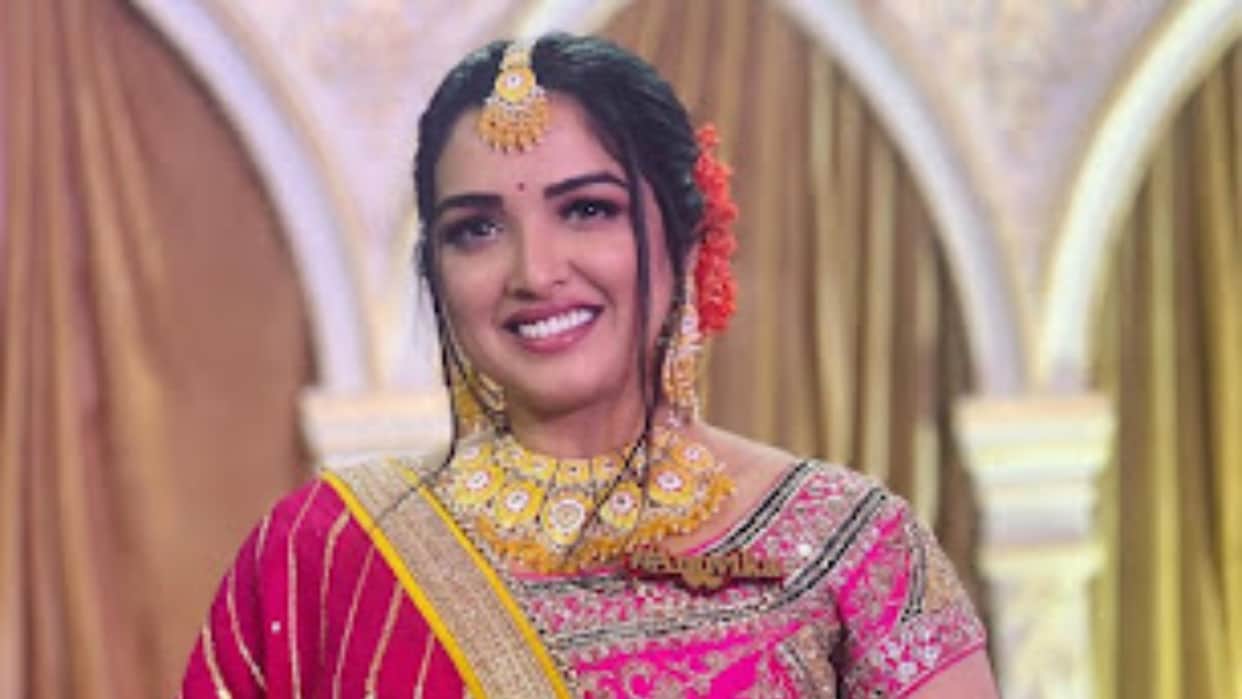 Bhojpuri Amrapali Dubey Saiyaji Selfish viral actress anjana singh akshara rani chatterjee no less than singer
