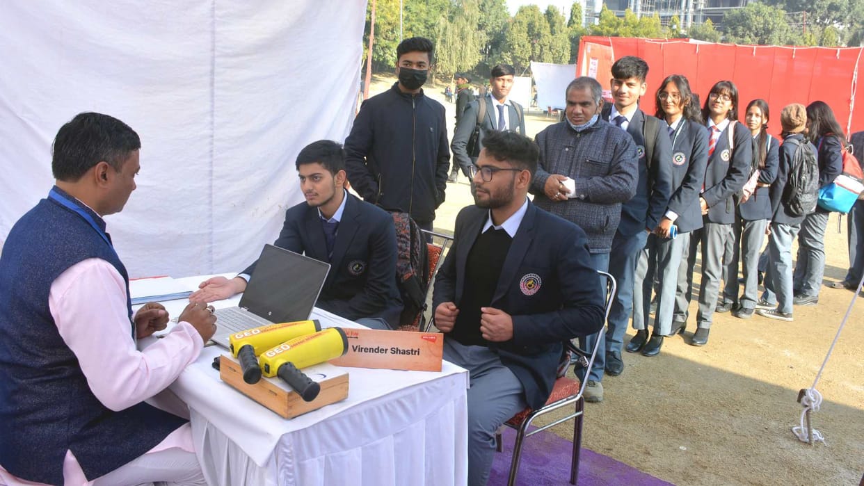 Astrology Architect Pandit Satish Sharma gave Vastu Shastra tips to students Uttarakhand news in hindi