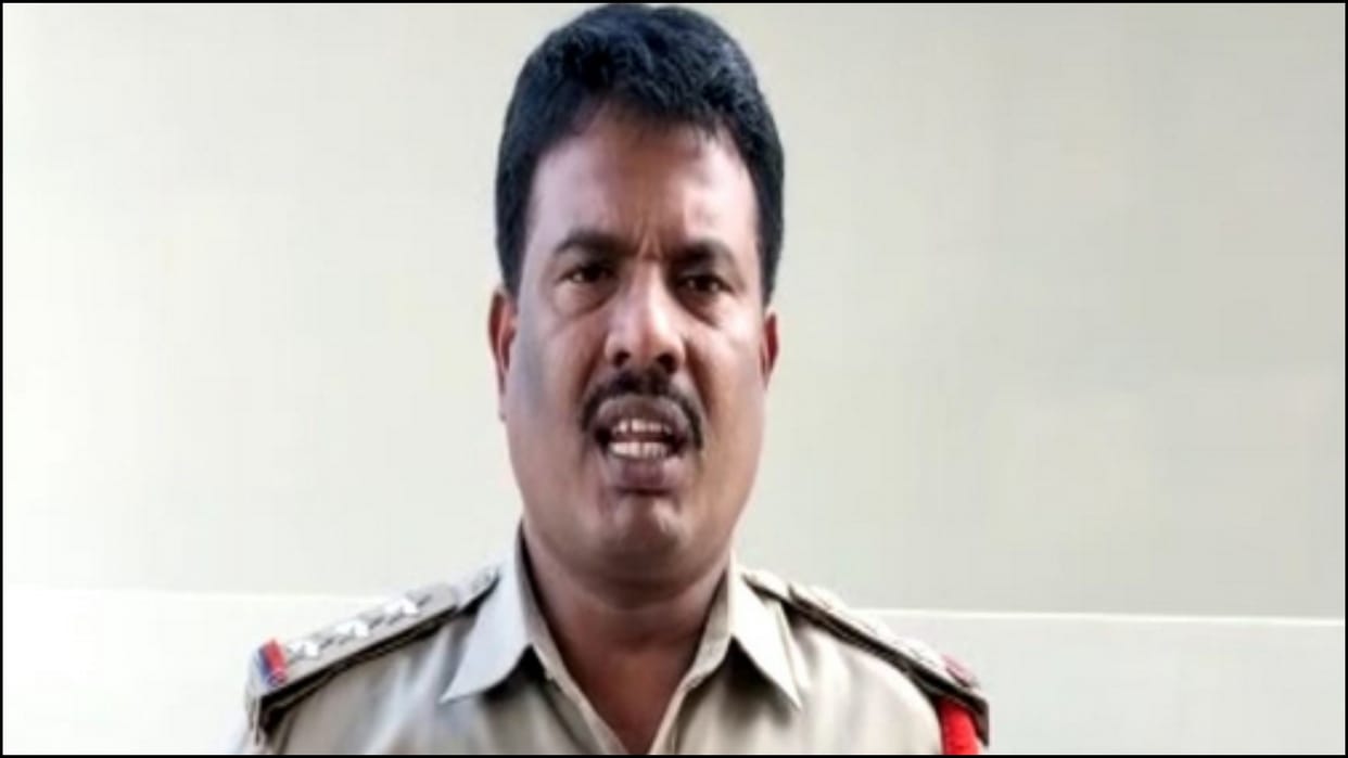 Newborn Found In Thorny roadside Bush near Vijayawada Andhra Pradesh police rescued