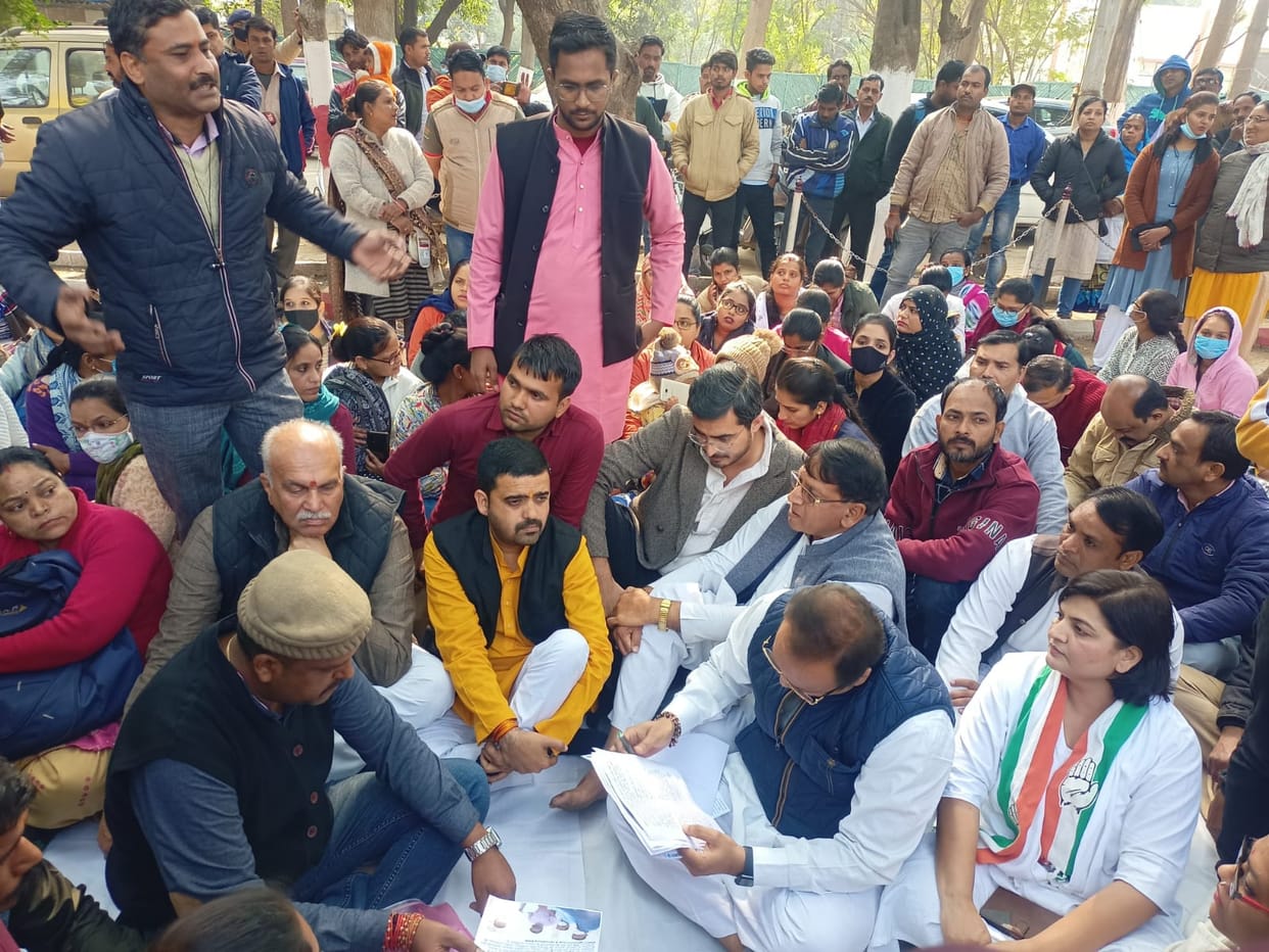 MP News: Arun Yadav met the striking health worker, said - BJP government shows dreams of Mungerilal