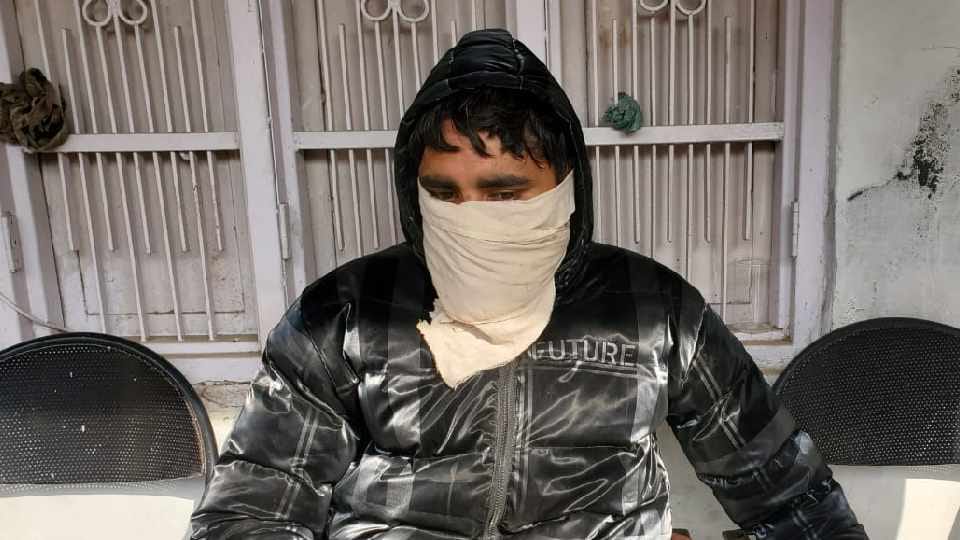 Batala police arrested person who cheated people