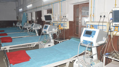 Health workers tested arrangements for treatment of corona patients by mockdrill in Agra
