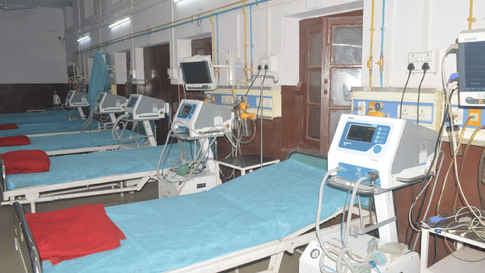 Holi 2023 Alert in emergency of hospitals in Varanasi 108 number ambulance will reach on call