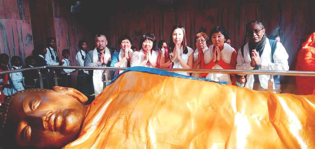 Doctors from Russia worshiped Lord Buddha