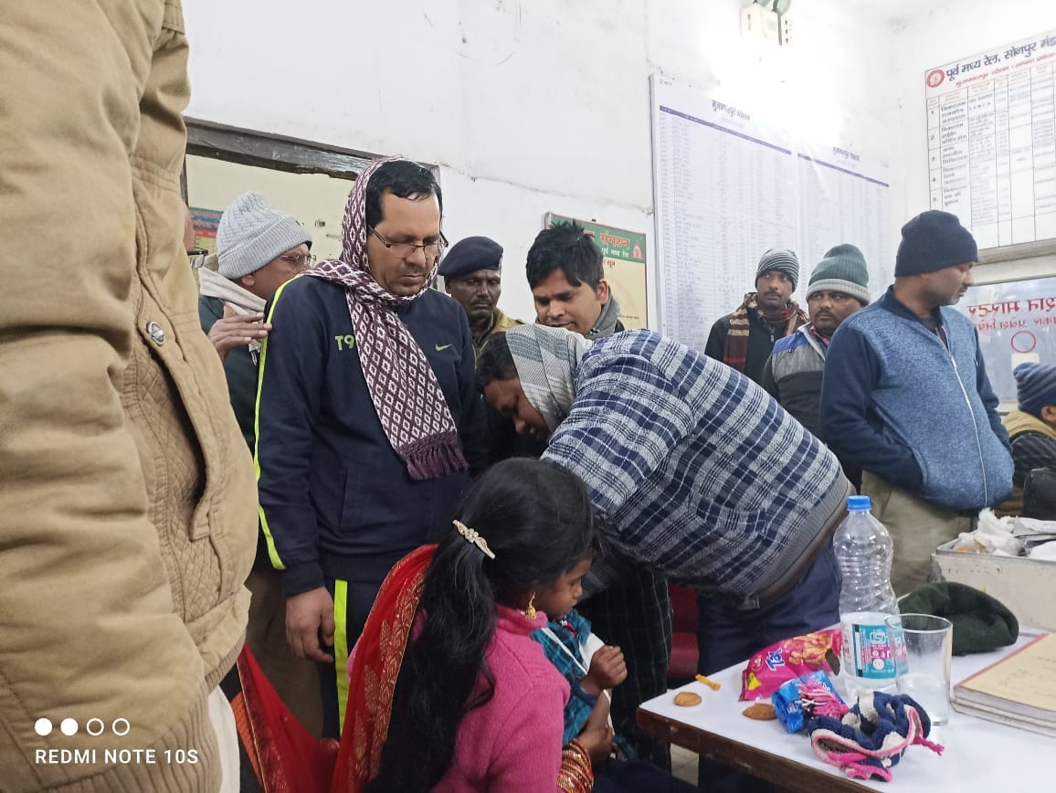 Child trapped in luggage scanner: Parents did not see at Muzaffarpur Junction, child injured at staion