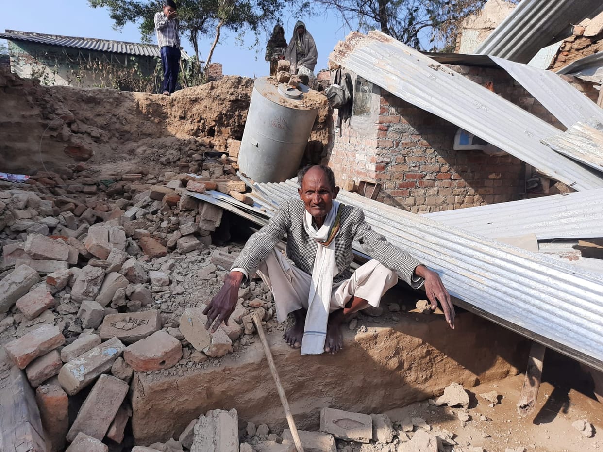 Kutcha house collapsed in village Jatau, six people injured