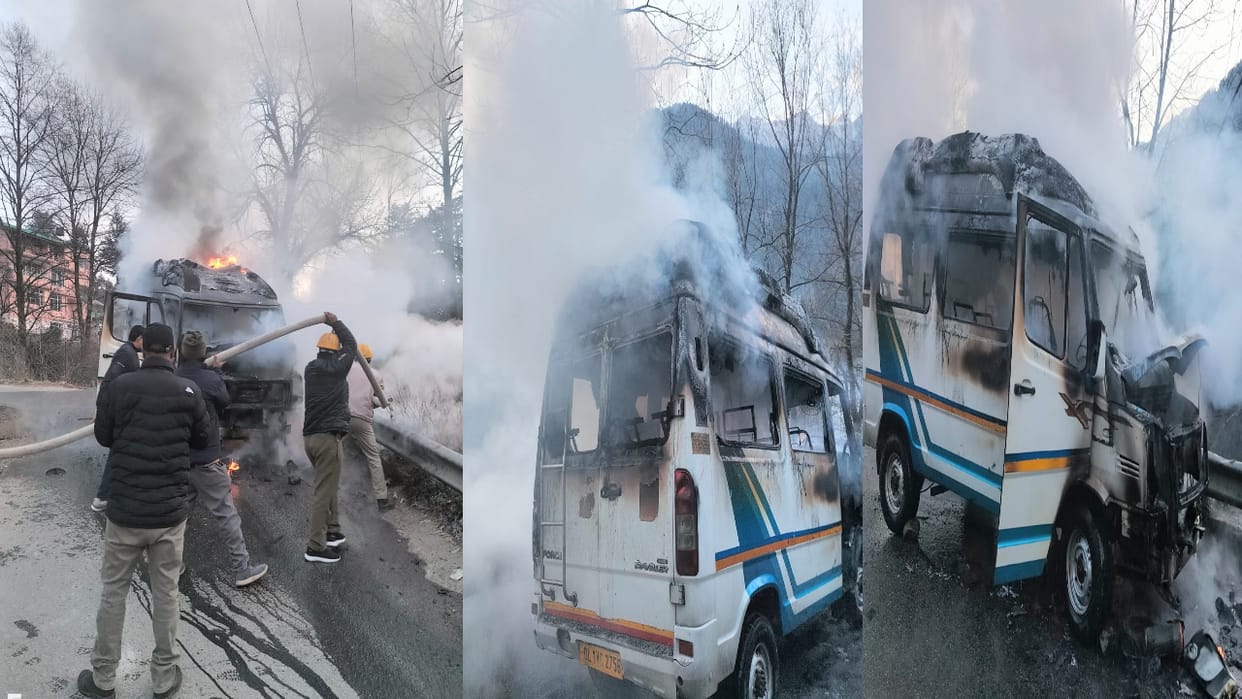fire broke out in tourists' tempo traveler in Manali, 10000 cash, iPhone burnt to ashes