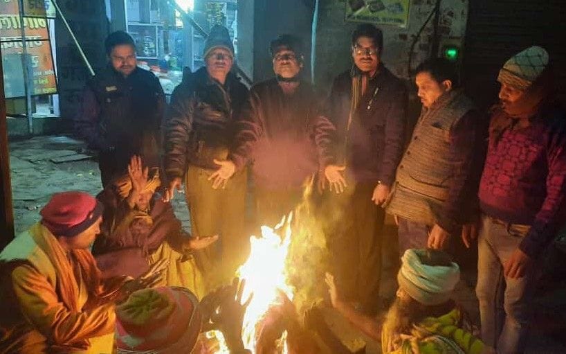 Hathras: Chilly life due to cold wave, got relief when the sun came out in the afternoon