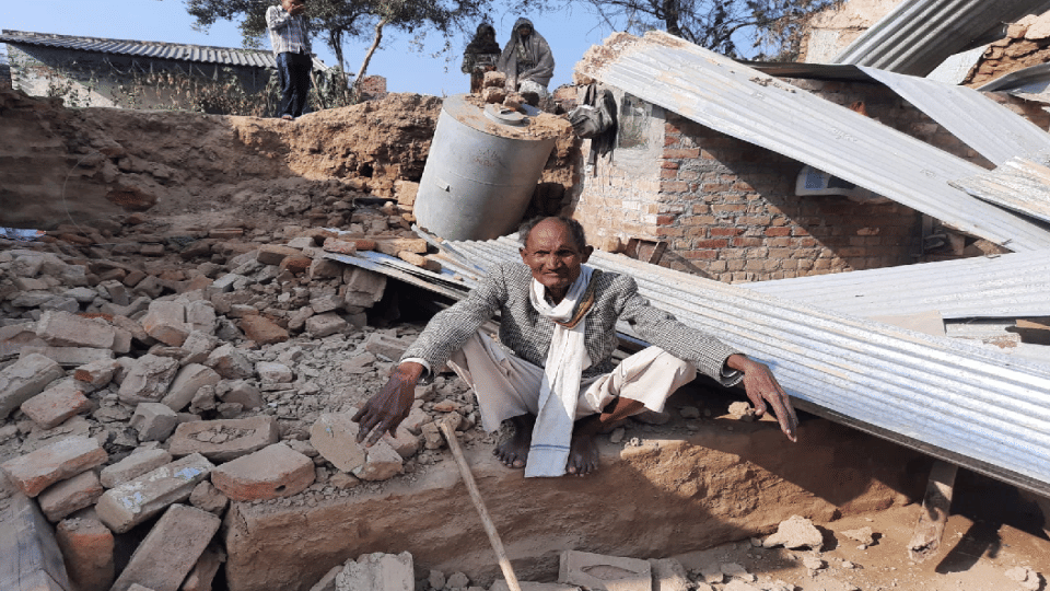 Six family members injured due to house collapsed in firozabad