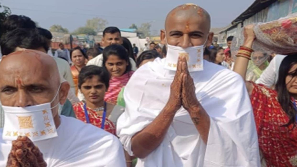 Leaving a package of 1.25 crores in America, Pranshuk chose an ascetic life