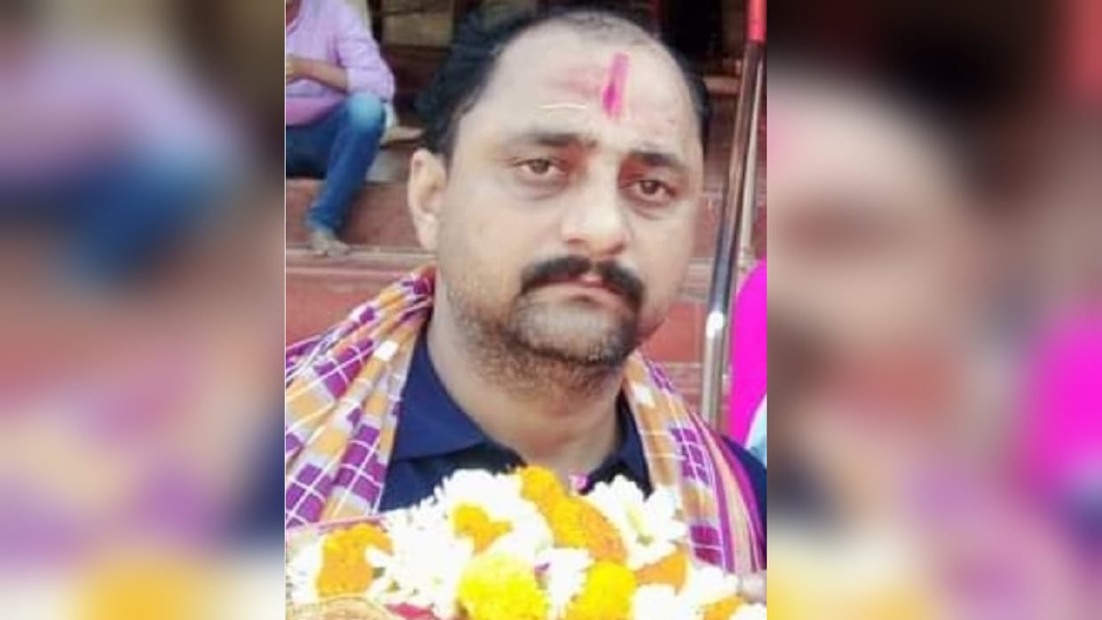 Dead body of truck owner found hanging in Belipar Gorakhpur