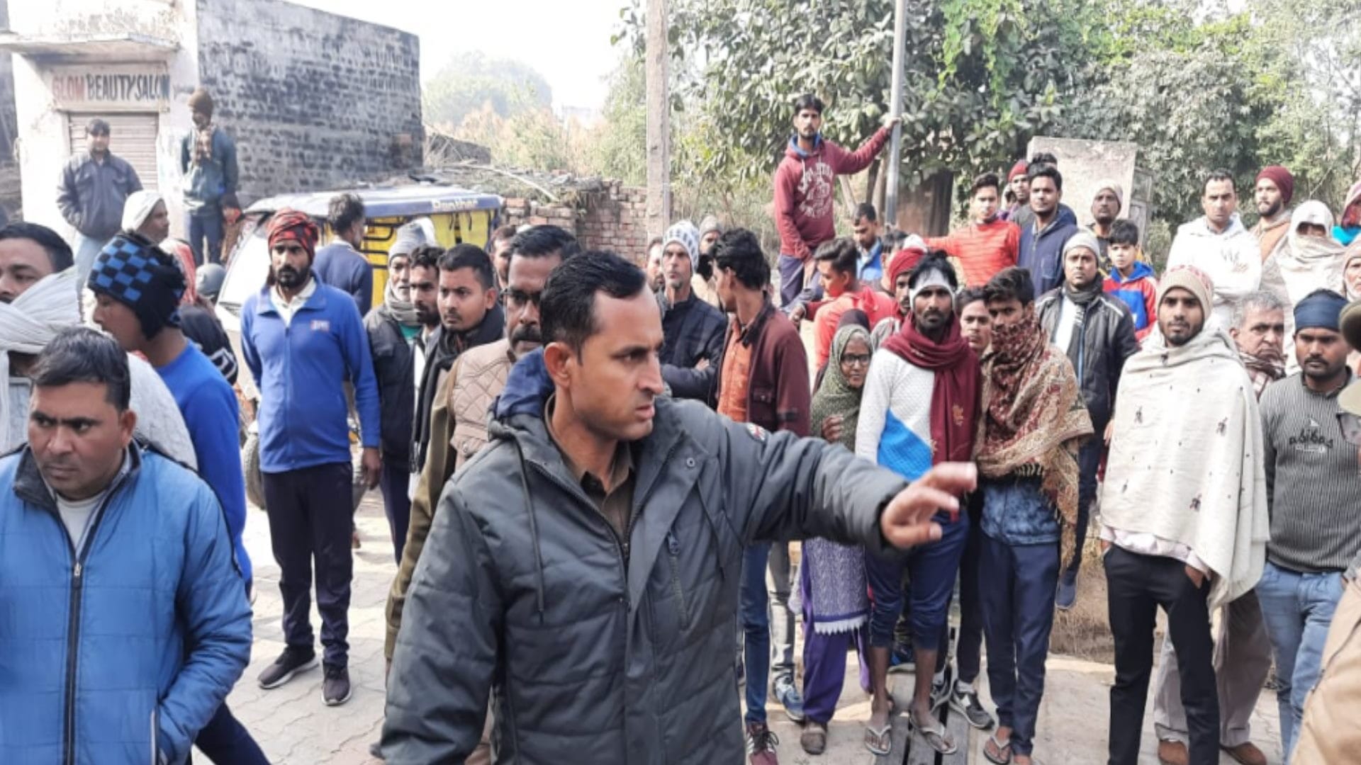 Meerut Anil murder case: The son told that mother held feet of father and Rahul uncle killed