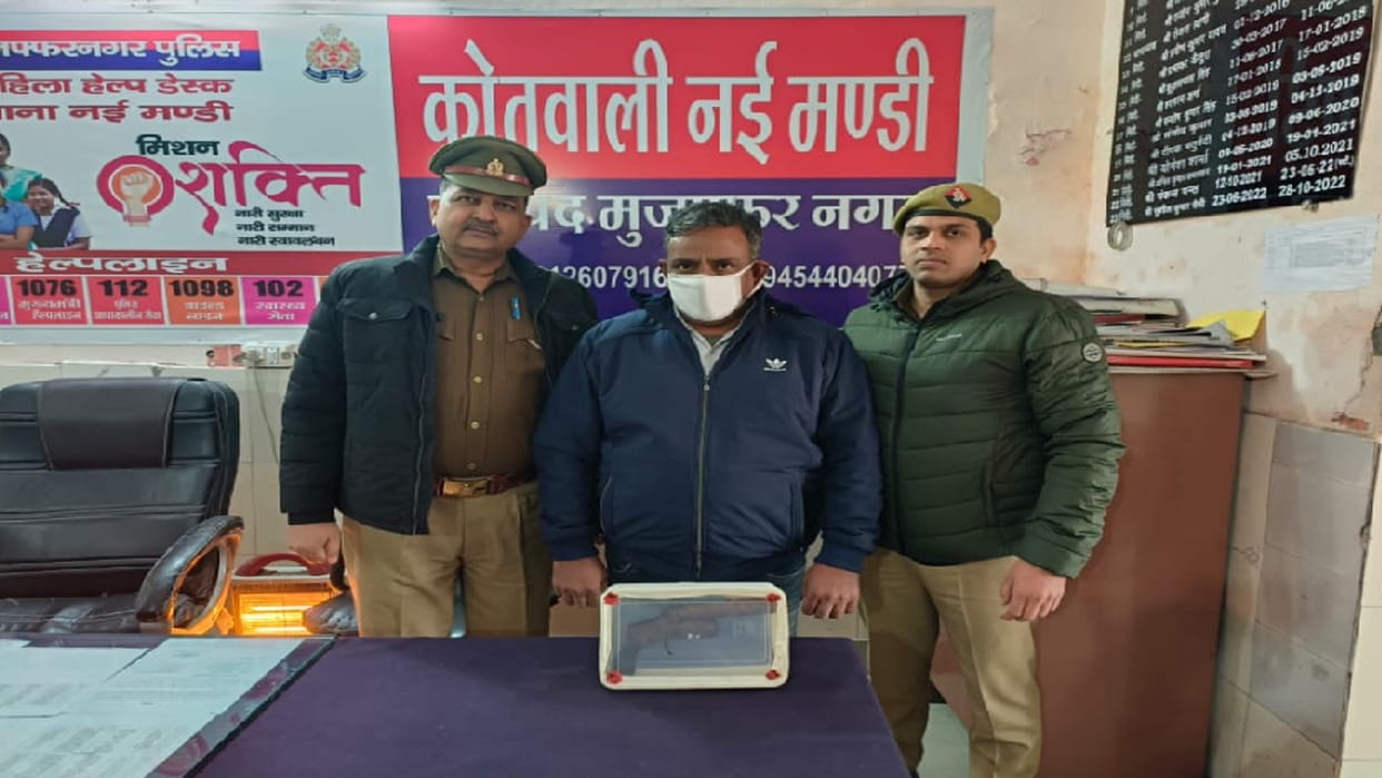 Muzaffarnagar police arrested accused Rahis in the murder of Deputy CMO Suresh Johri