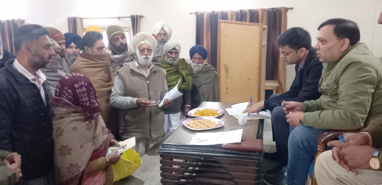 Open court: Officer surrounded by complaints, assistant commissioner reprimanded, said - do not ignore the problems and get them resolved