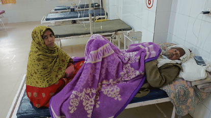 Blankets not being provided to the patients in the district hospital mainpuri