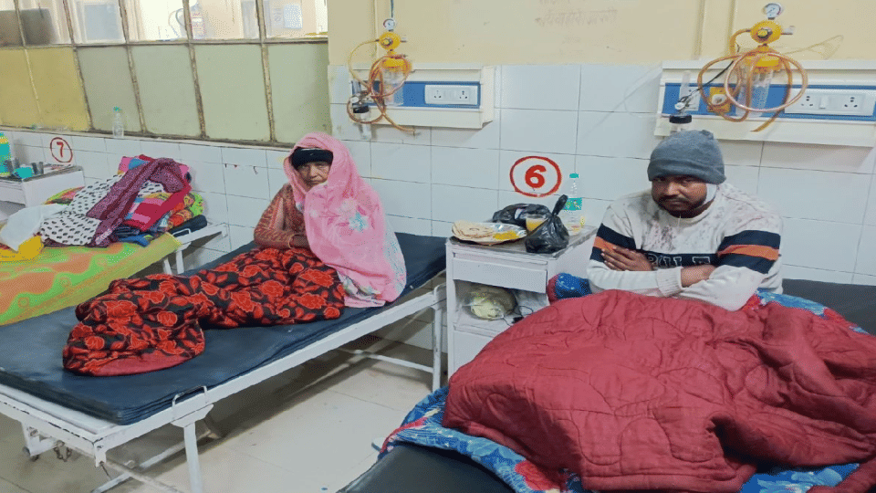 Blankets not being provided to the patients in the district hospital mainpuri