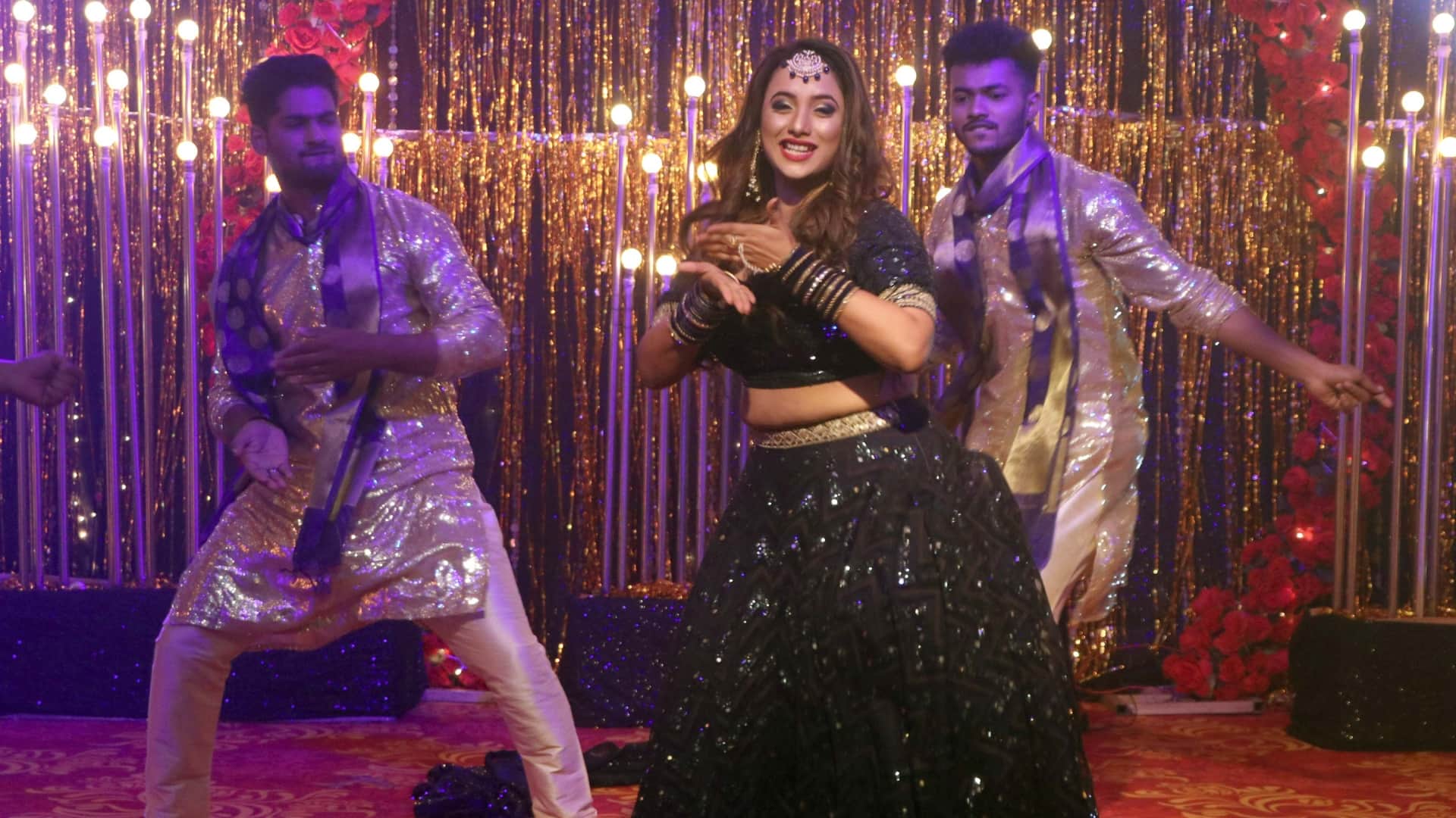 Bhojpuri Amrapali Dubey Saiyaji Selfish viral actress anjana singh akshara rani chatterjee no less than singer