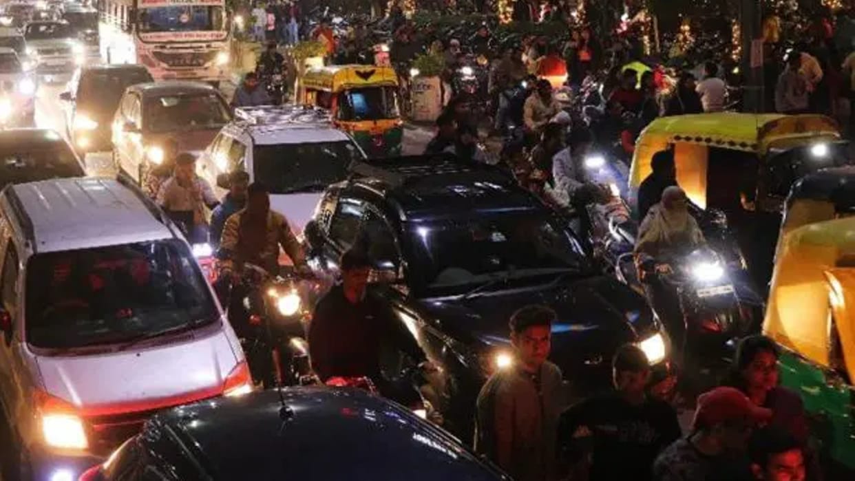 New mall has opened the loopholes of Indore bypass, daily traffic jam