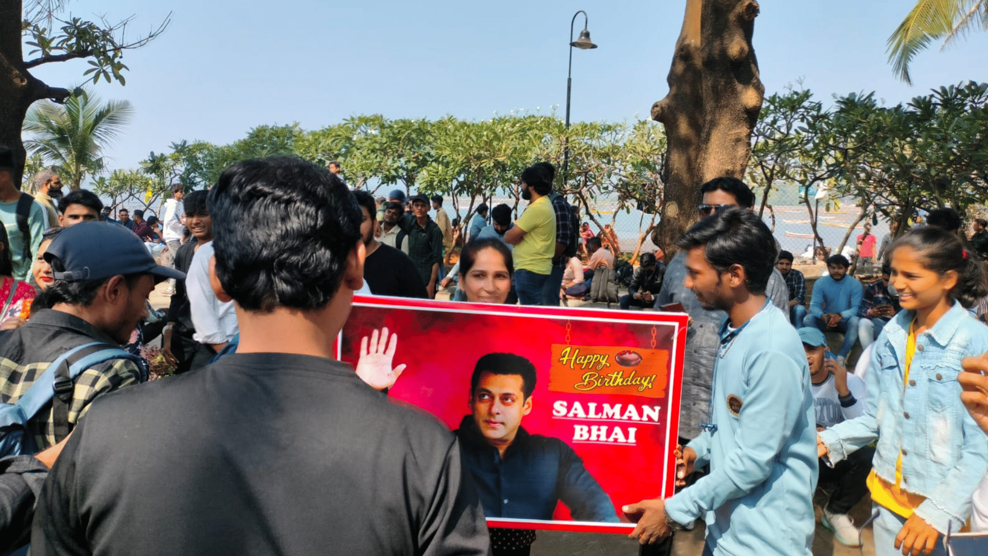 Salman Khan Birthday fans gathered in front of galaxy nisha praveen of kerala wished to meet Bhaijaan