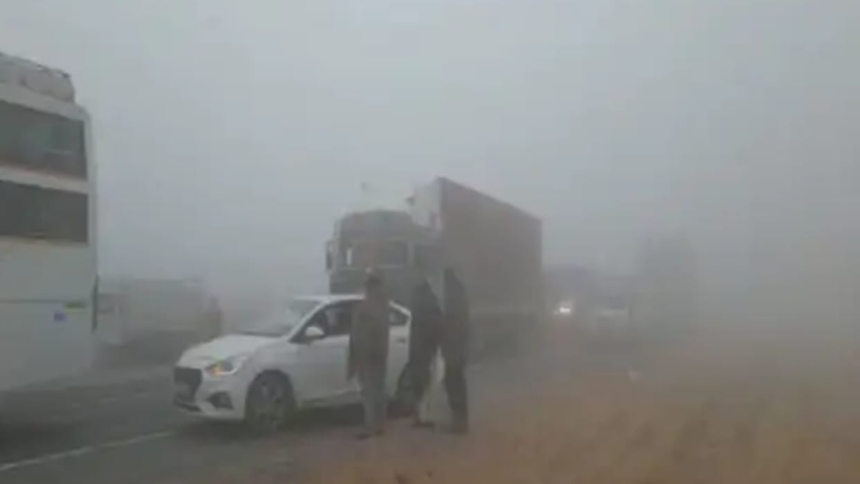 one died and many injured in six vehicle collision in Sikar