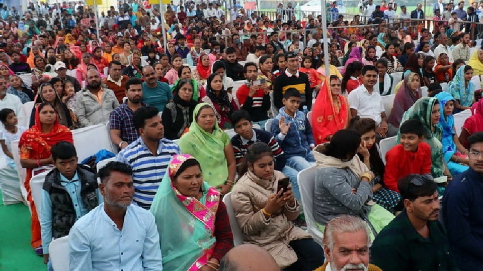 MP News: CM Shivraj instructed the goons, said - will not leave