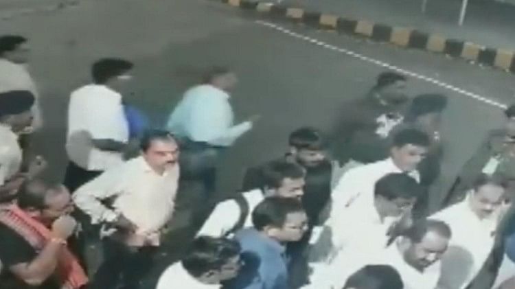 Shiv Sena Ubt Mla Nitin Deshmukh Booked After Scuffle With Police Officials In Nagpur Amar 5881