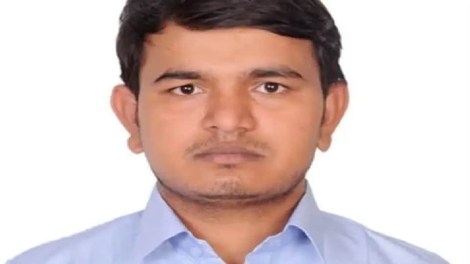 Reward of 25 thousand rupees on the arrest of the employee who ran away with the cash in Agra