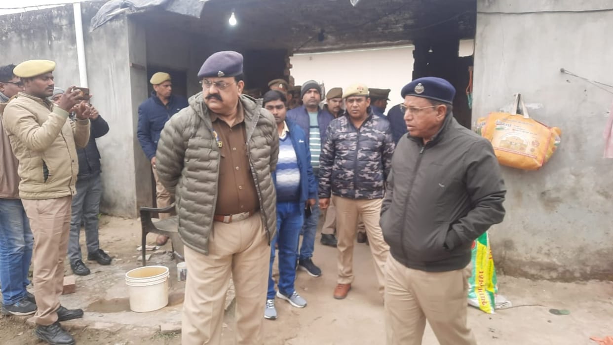 Two children died along with their mother in Utraula Kotwali in Balrampur.