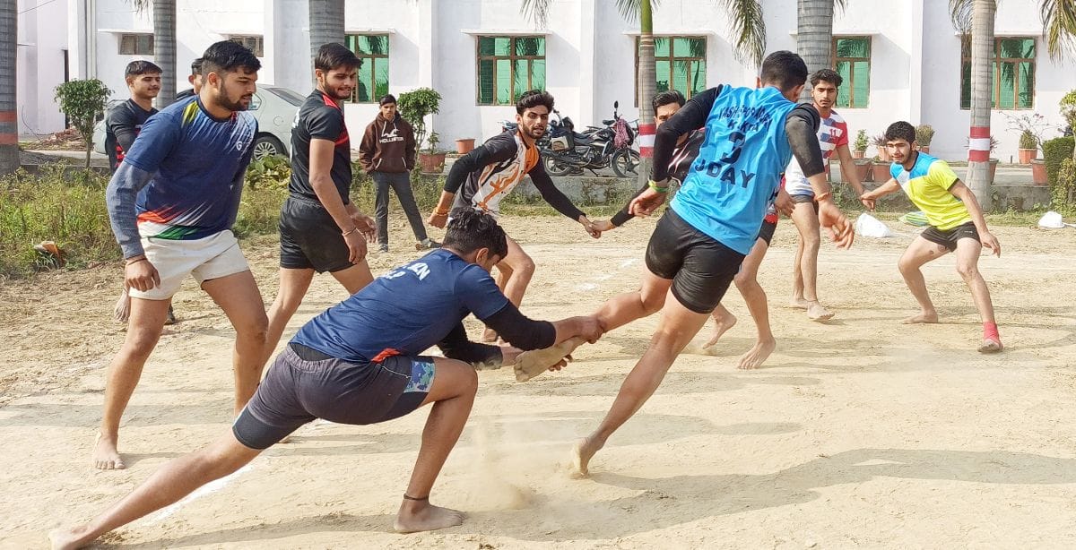 Nanheda defeated Behda Sadat team in Kabaddi