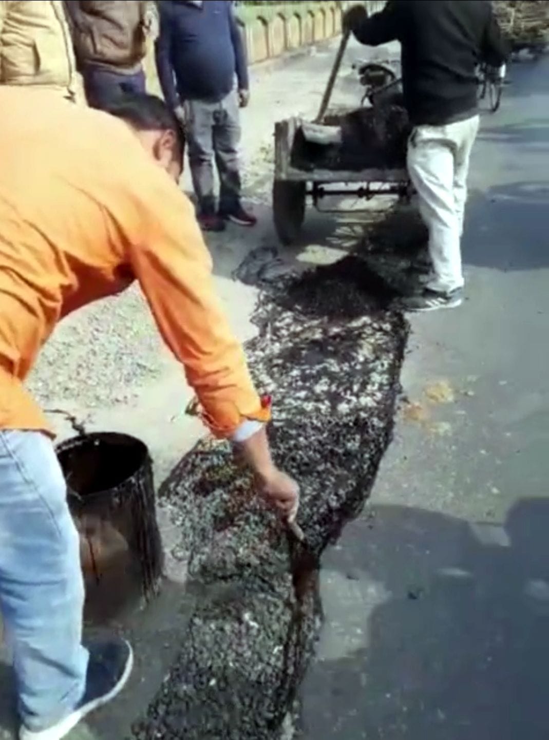 Drivers got relief, got the pits of Bhopa bridge filled