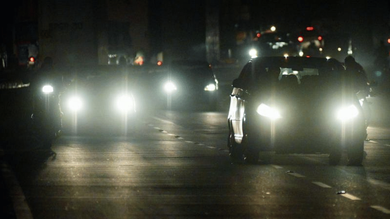 Action started against those driving with high beam headlights at night
