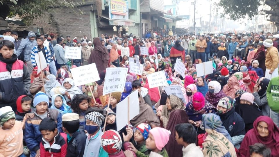 Haldwani News: protest against pillage process thousands of people sat on road