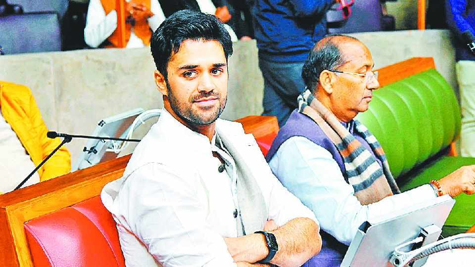 MLA Bhavya Bishnoi raised the issues related Adampur assembly during winter session