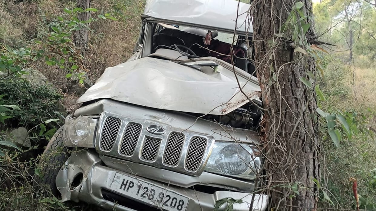 sirmaur news one killed two injured as vehicle fall into gorge pachhad sirmaur himachal pradesh