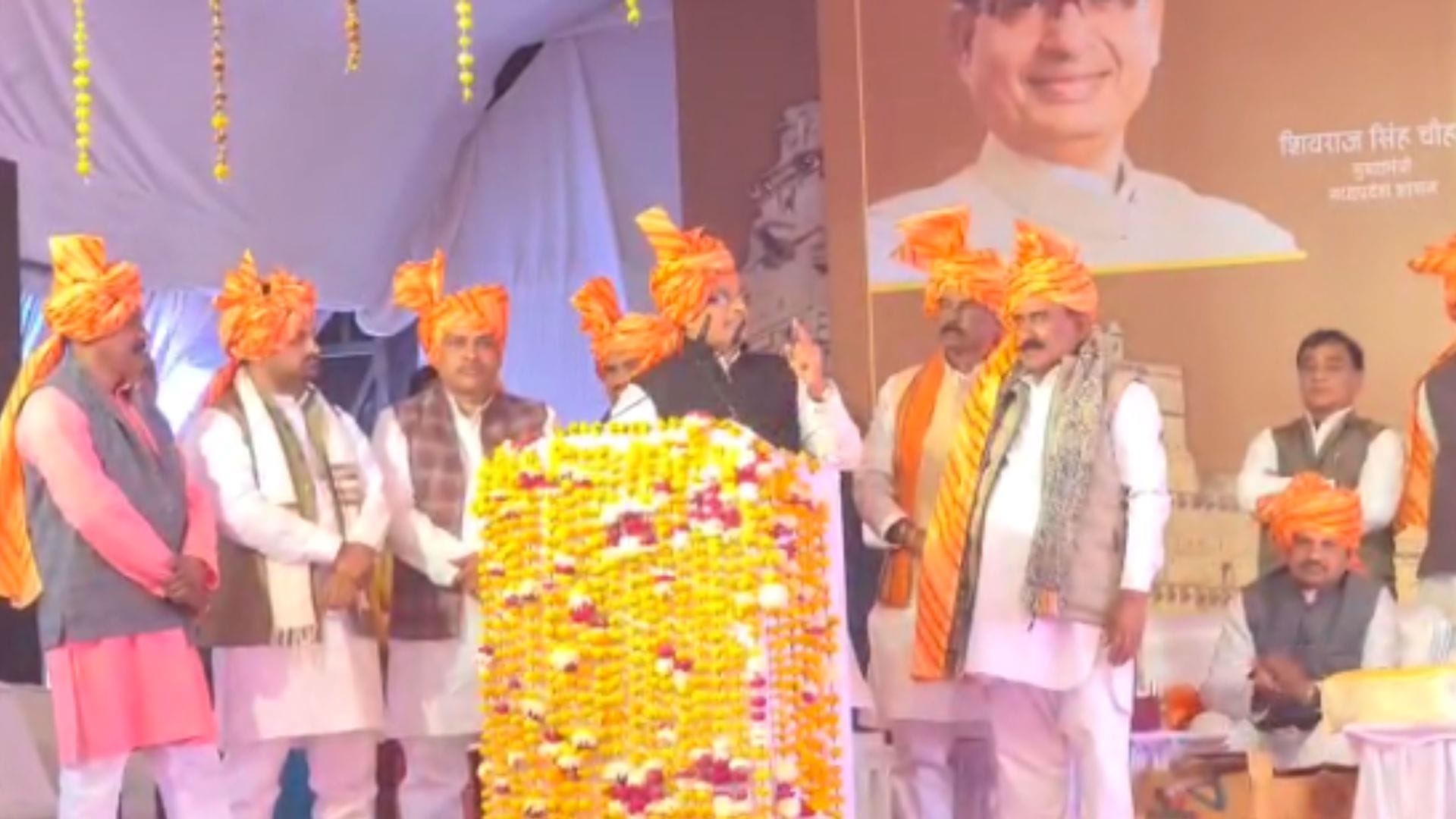Niwari: CM Shivraj seen in action again, removed Niwari Collector and Orchha Tehsildar
