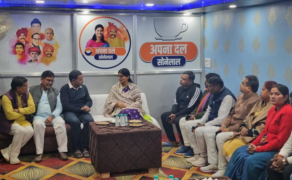 Anupriya Patel meets old party worker at house, discussions intensify in political circles
