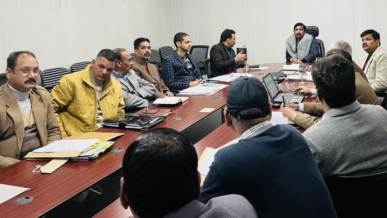 deputy cm mukesh agnihotri chairs meeting in HRTC headquarter Shimla
