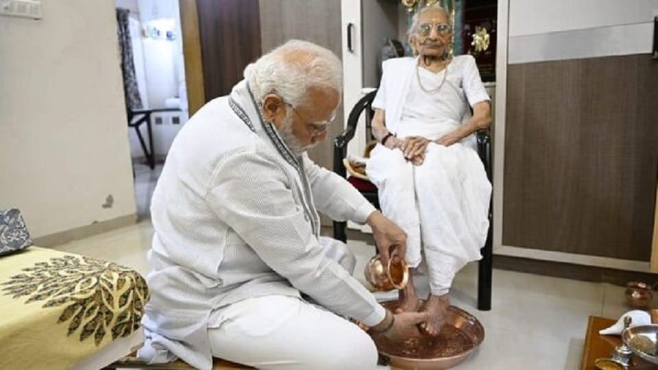 PM Modi Mother Prayer meeting for PM Modi mother Heeraben in Vadnagar Gujarat today