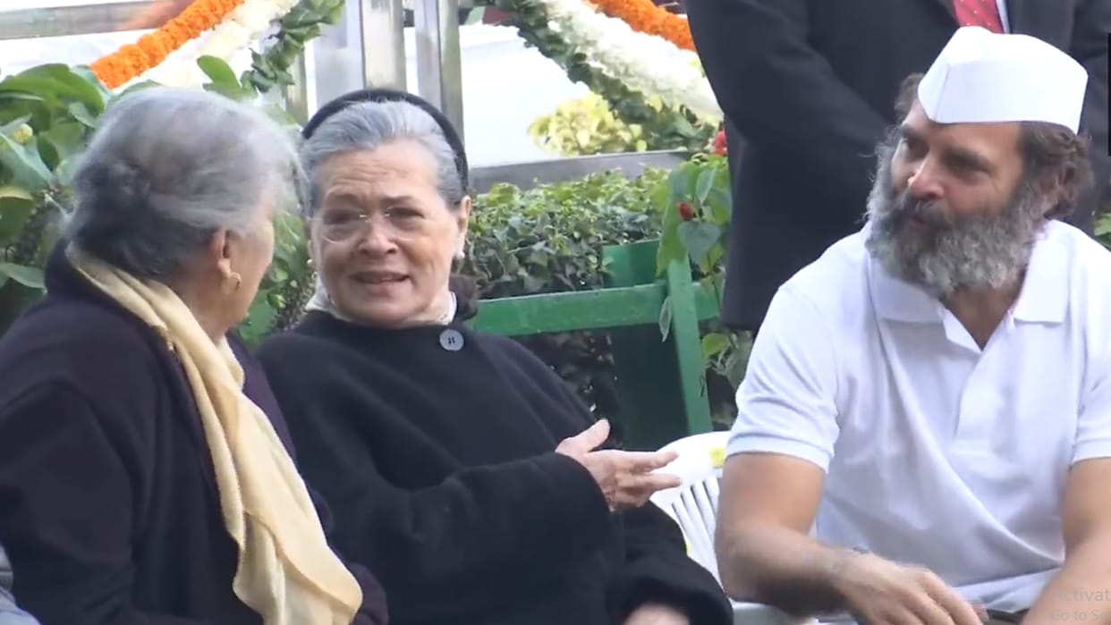 Rahul Gandhi video joyful moments with mother Sonia Gandhi at Congress Foundation Day Celebration news in hind