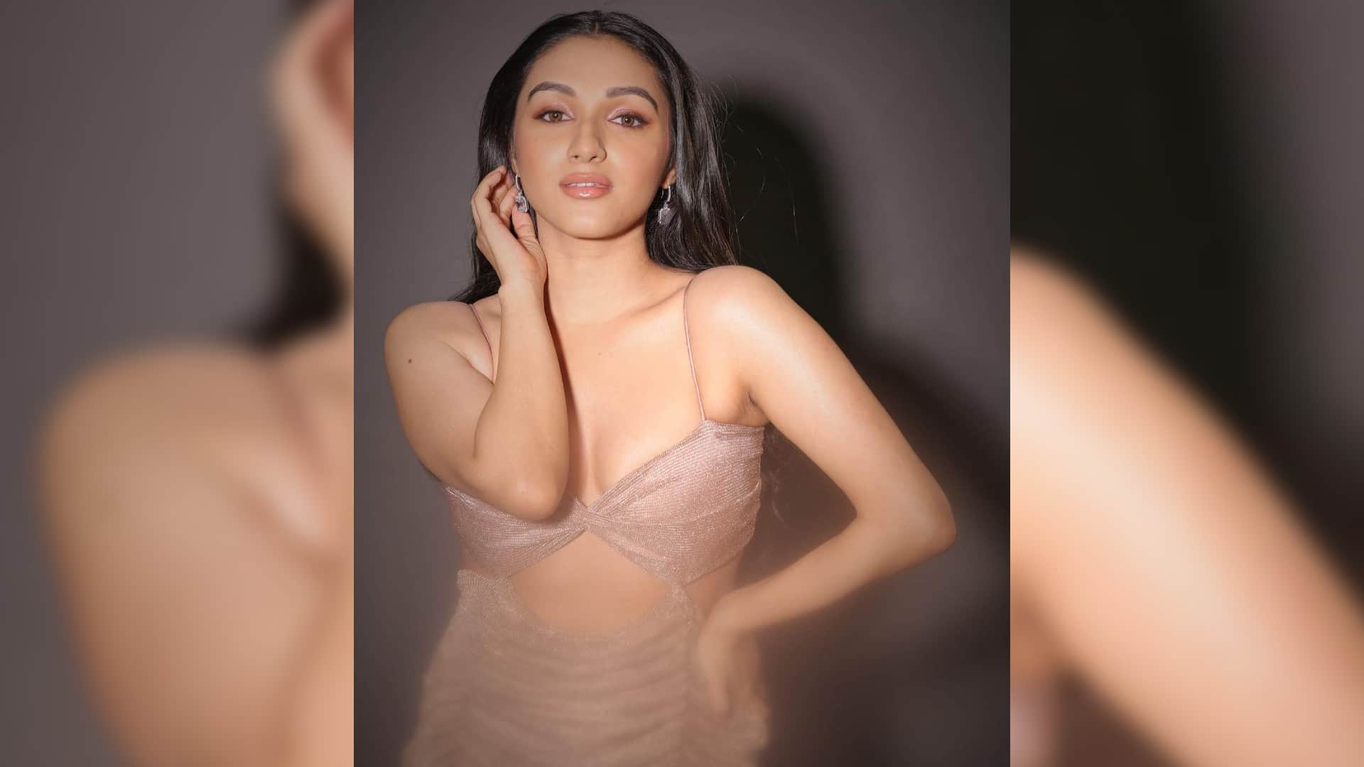 rajkumar santoshi  daughter tanisha unveils first look from her debut movie gandhi godse ek yudh