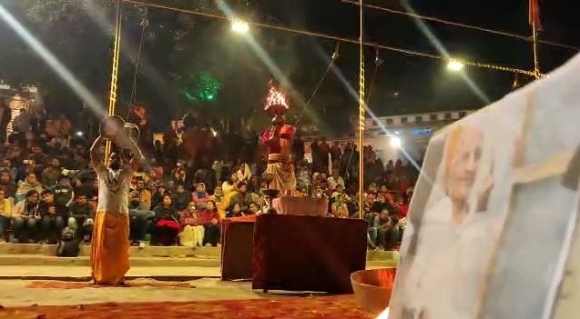 Prayer for PM Modi  mother health in varanasi Mahamrityunjaya Mantra and Ganga Aarti at Assi Ghat