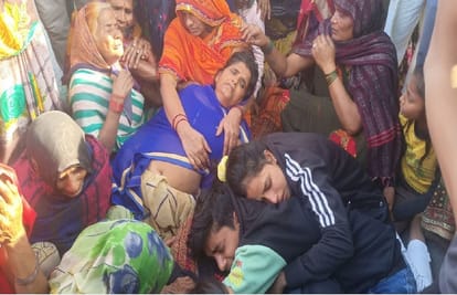 Firing in Jaunpur: A person was shot dead in the middle of the intersection, died on the spot