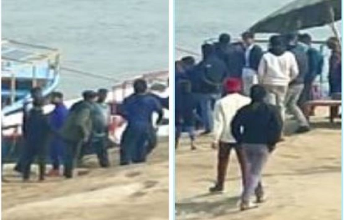 Panda and tourist fight over chandan tika rate at Assi Ghat varanasi  both ran away when police came