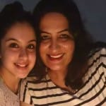 अपनी मां के साथ तुनिशा शर्मा