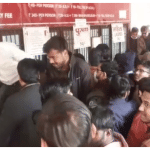 टिकट विंडो पर पर्यटकों ने किया हंगामा